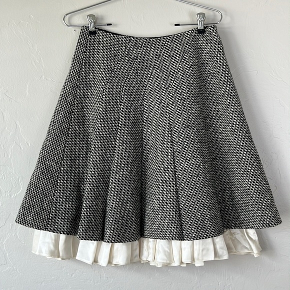 STRENESSE Dresses & Skirts - Strenesse Virgin Wool Skirt